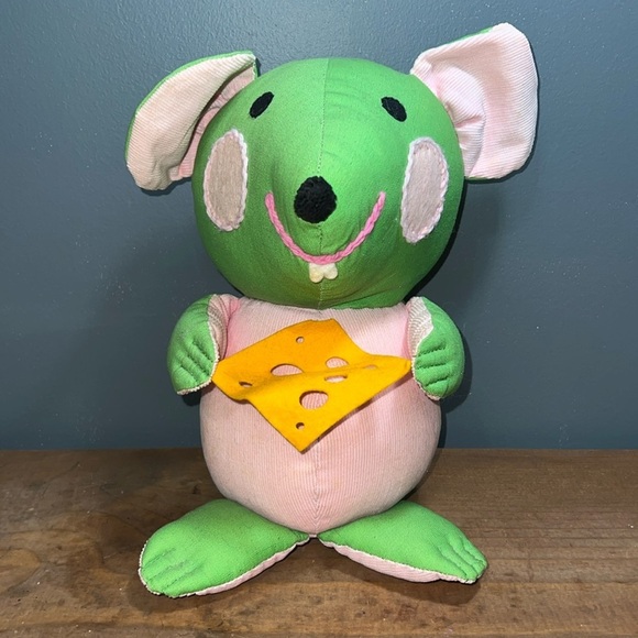 Vintage Avon 1970’s handstitched mouse with cheese green pink some stains in pic - Picture 1 of 9